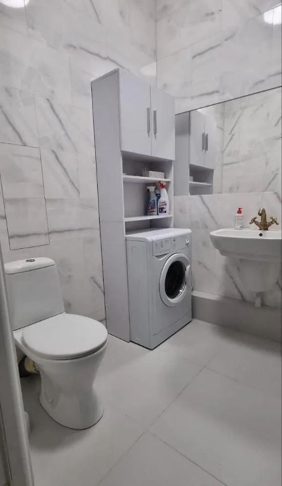 Апартаменти Поруч З М. Палац Україна Kijev Apartman